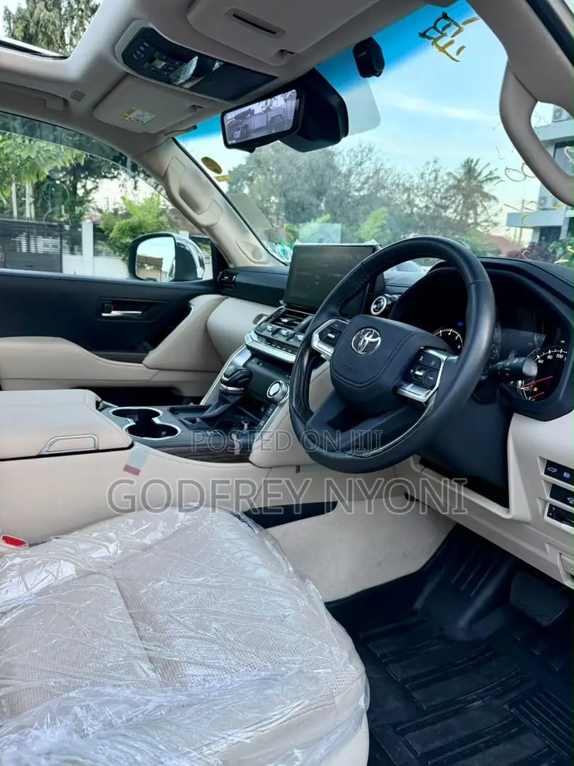 Toyota Land Cruiser 2023 White