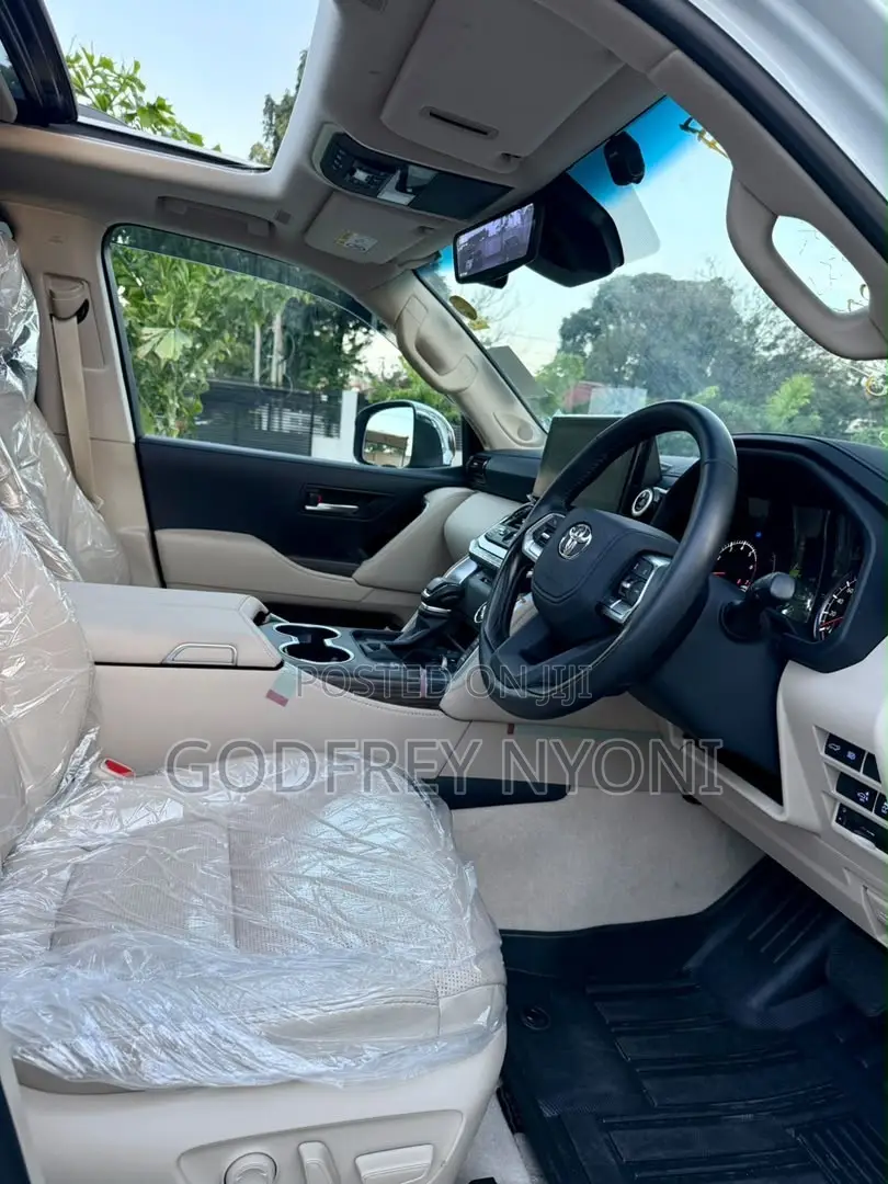 Toyota Land Cruiser 2023 White
