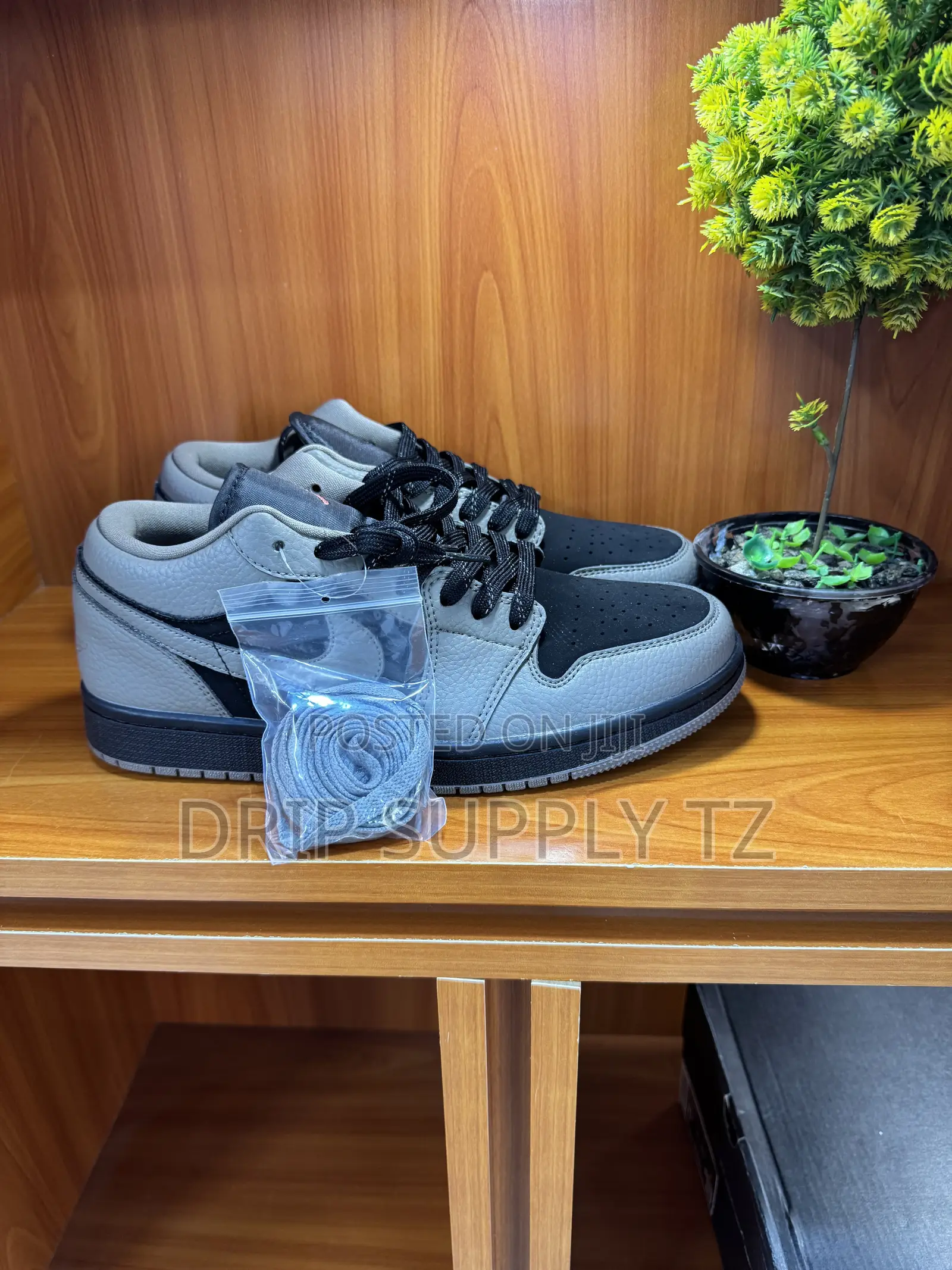Nike Air Jordan 1 Low SE Available in Size 42.