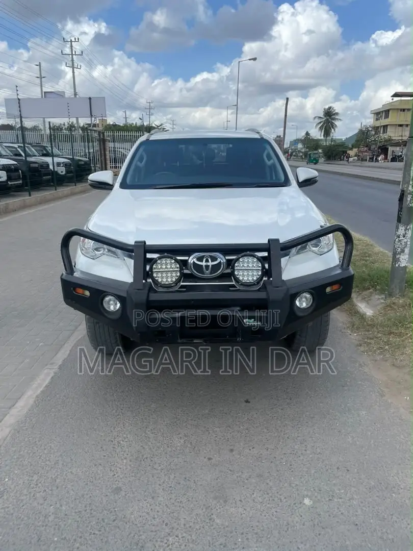 Toyota Fortuner 2019 White