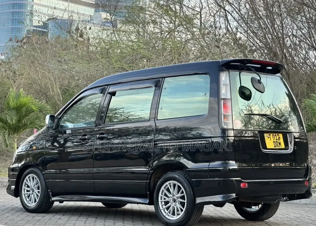 Toyota Noah 2001 Black