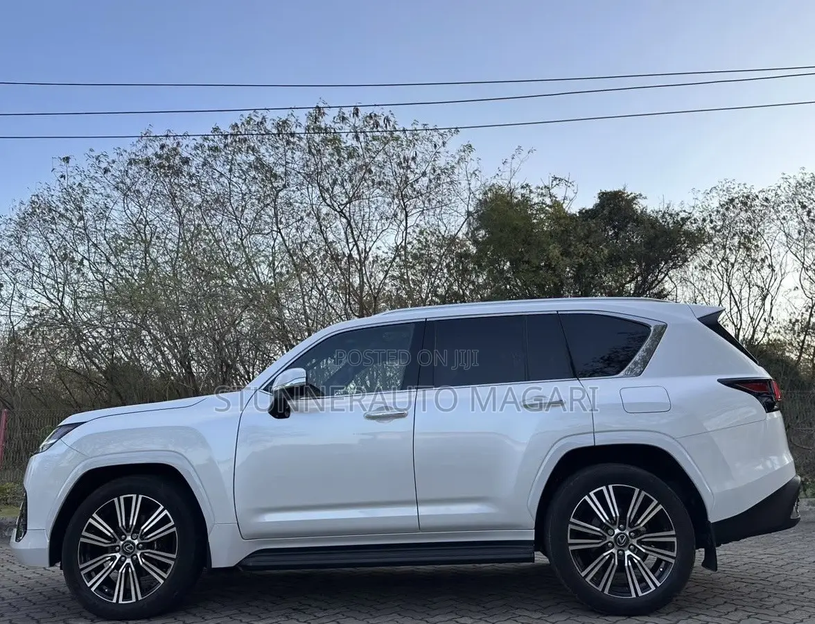 Lexus LX 2025 White