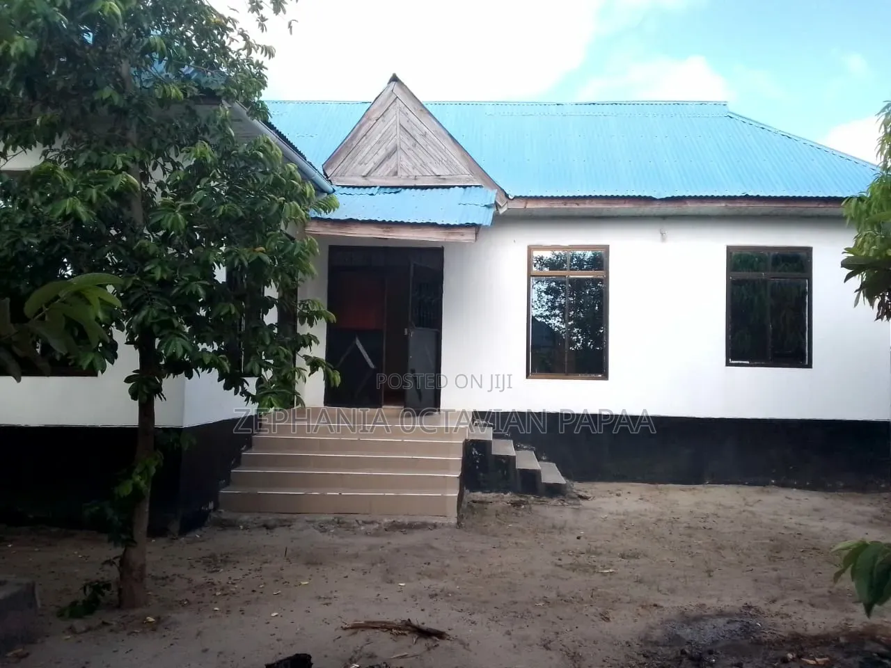 3bdrm Mansion in Zinga for sale