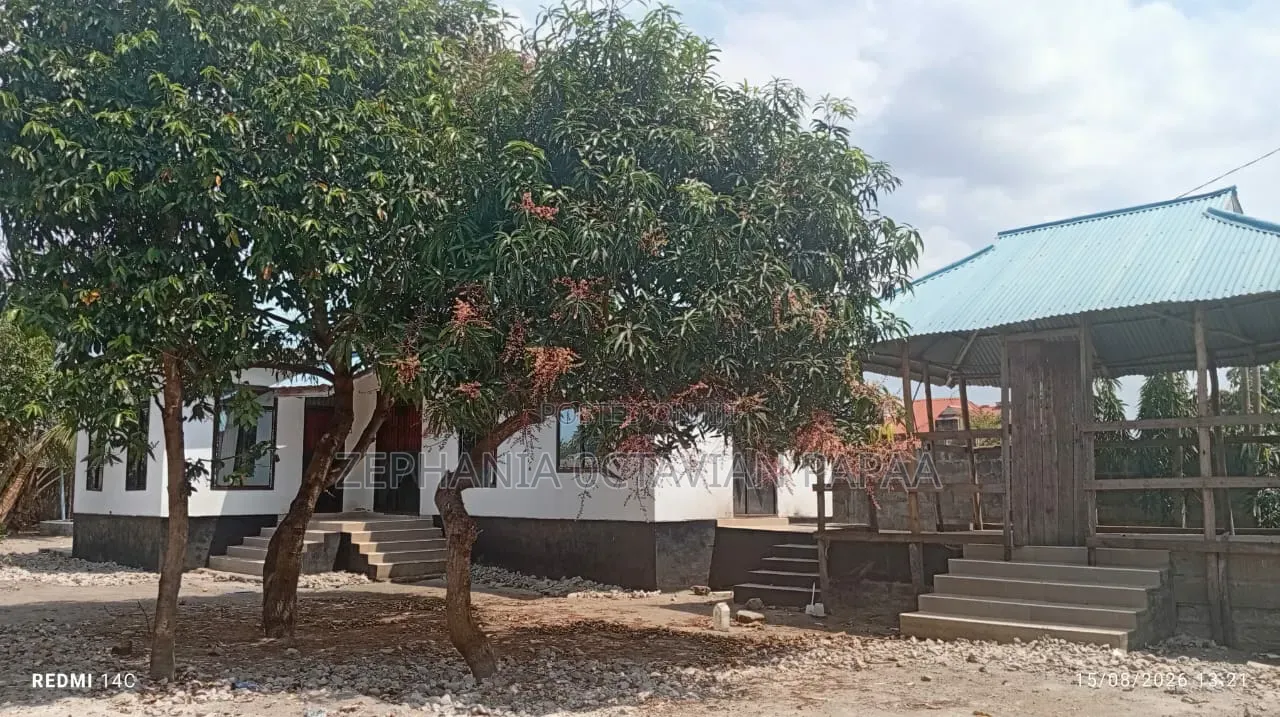 3bdrm Mansion in Zinga for sale