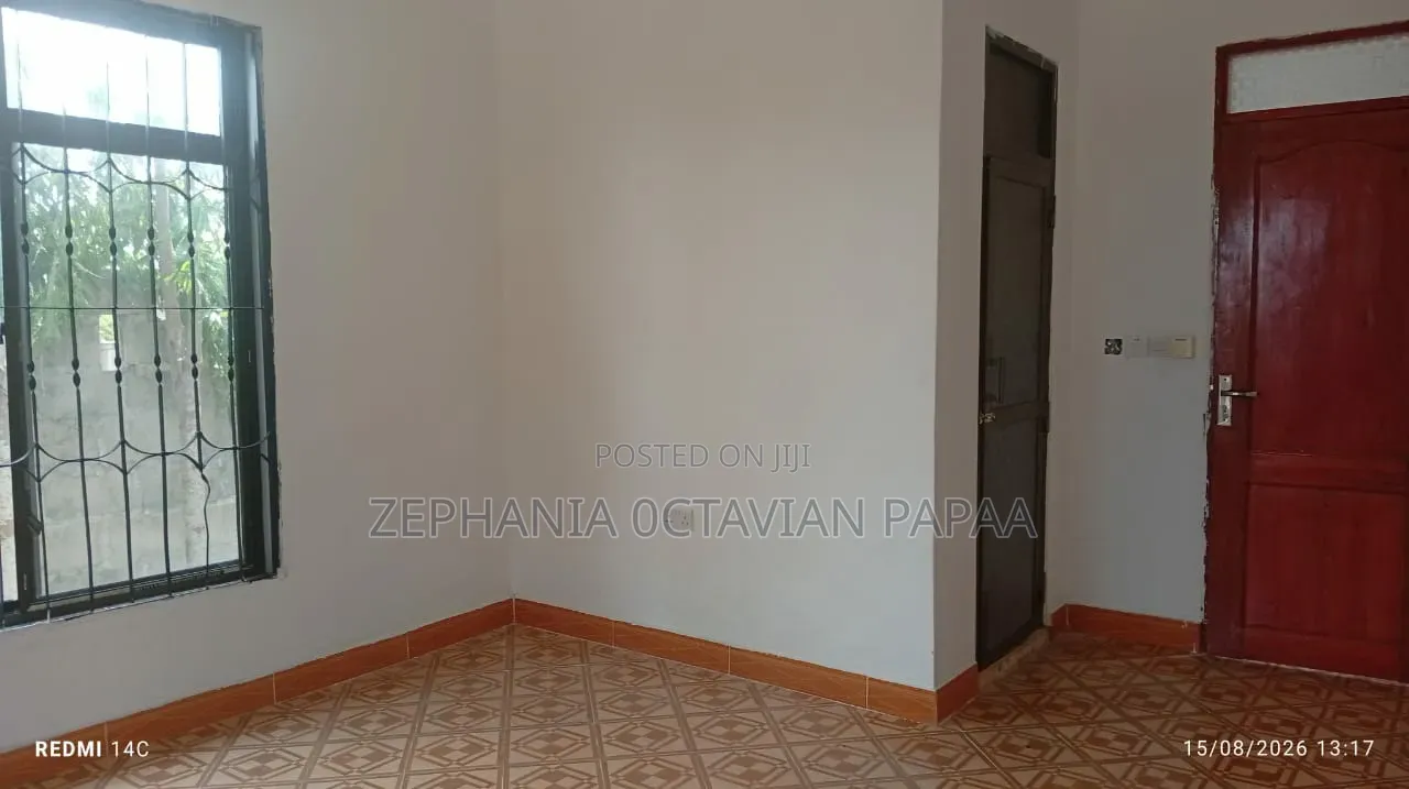 3bdrm Mansion in Zinga for sale
