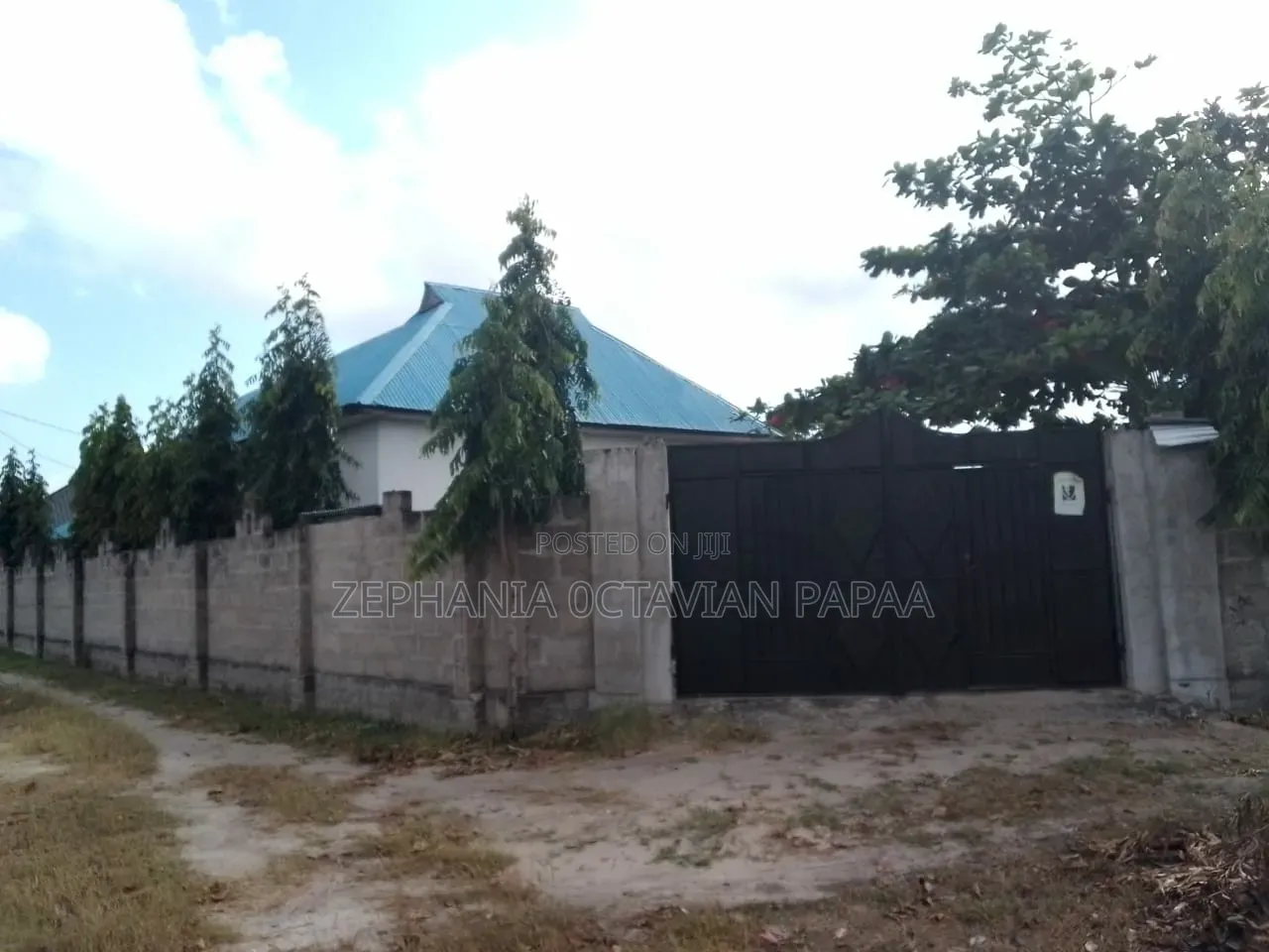 3bdrm Mansion in Zinga for sale