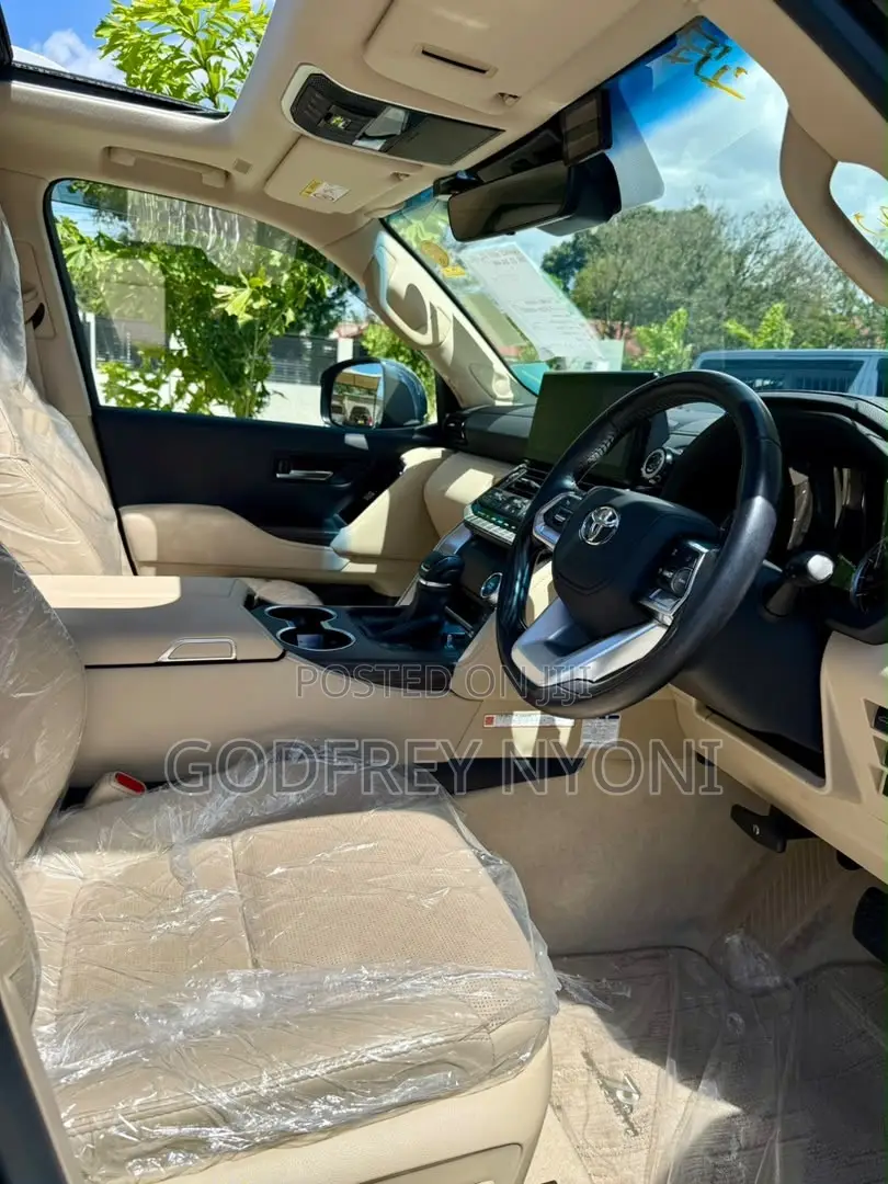 Toyota Land Cruiser 2024 Black
