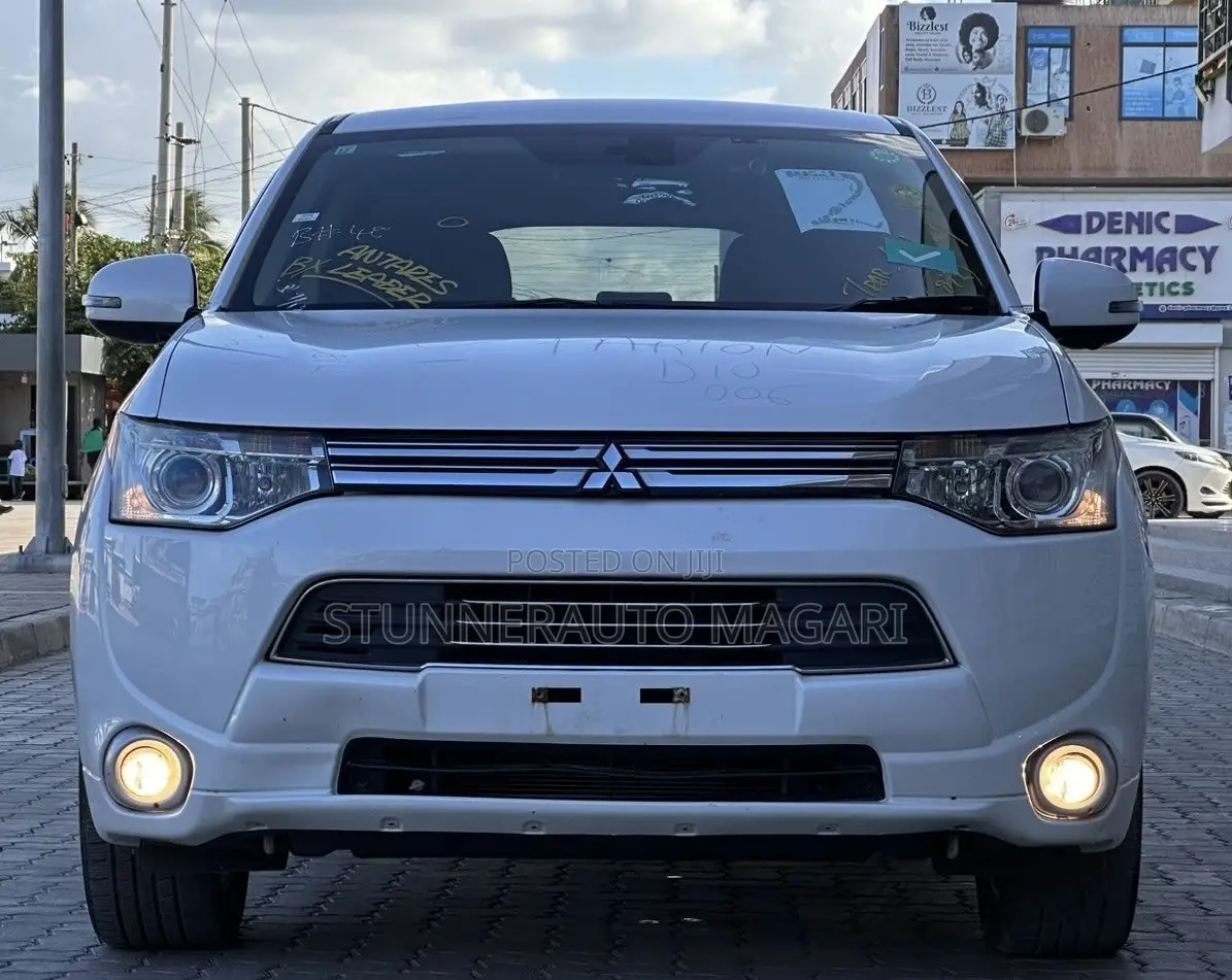 Mitsubishi Outlander 2014 White