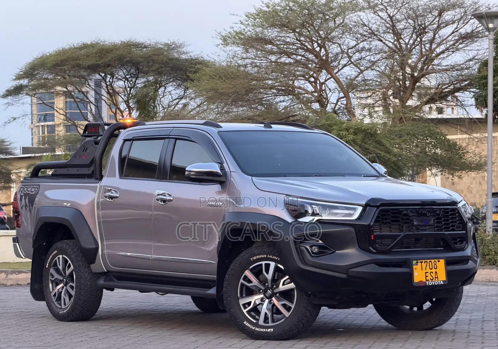 Toyota Hilux 2020 Silver