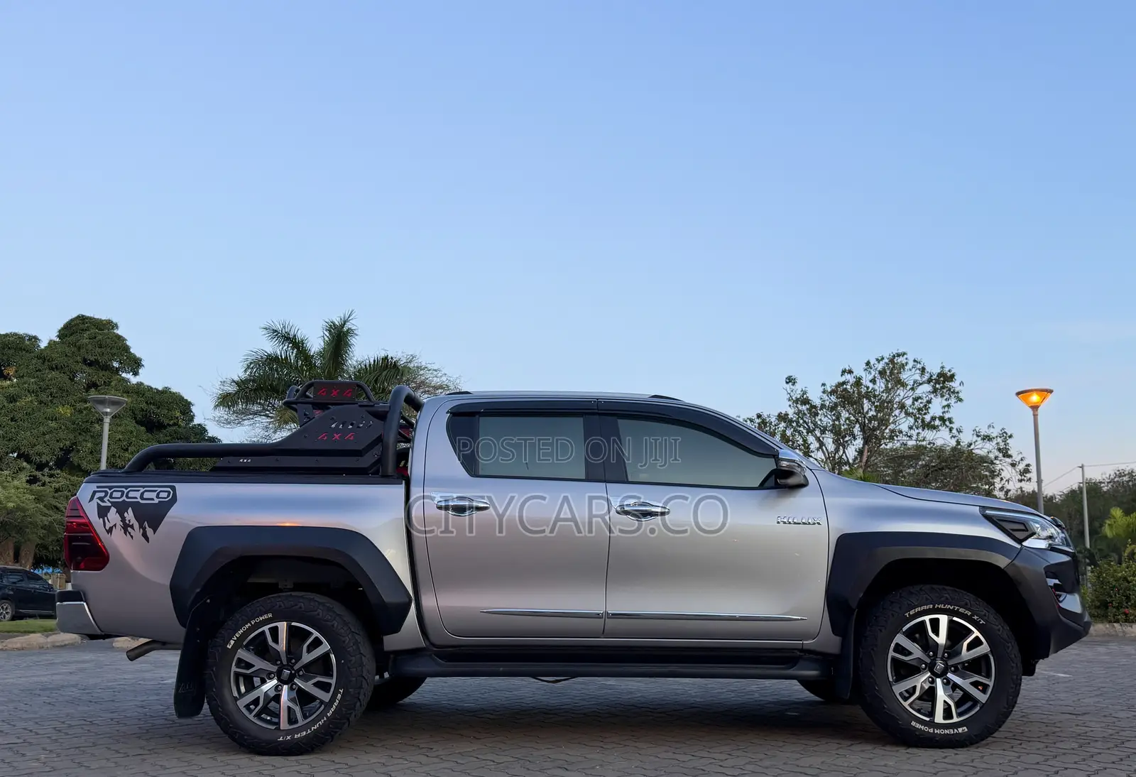 Toyota Hilux 2020 Silver
