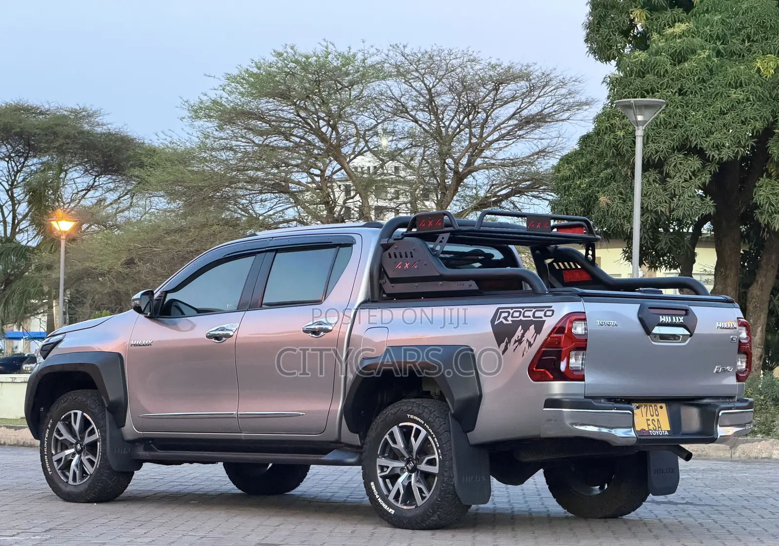 Toyota Hilux 2020 Silver