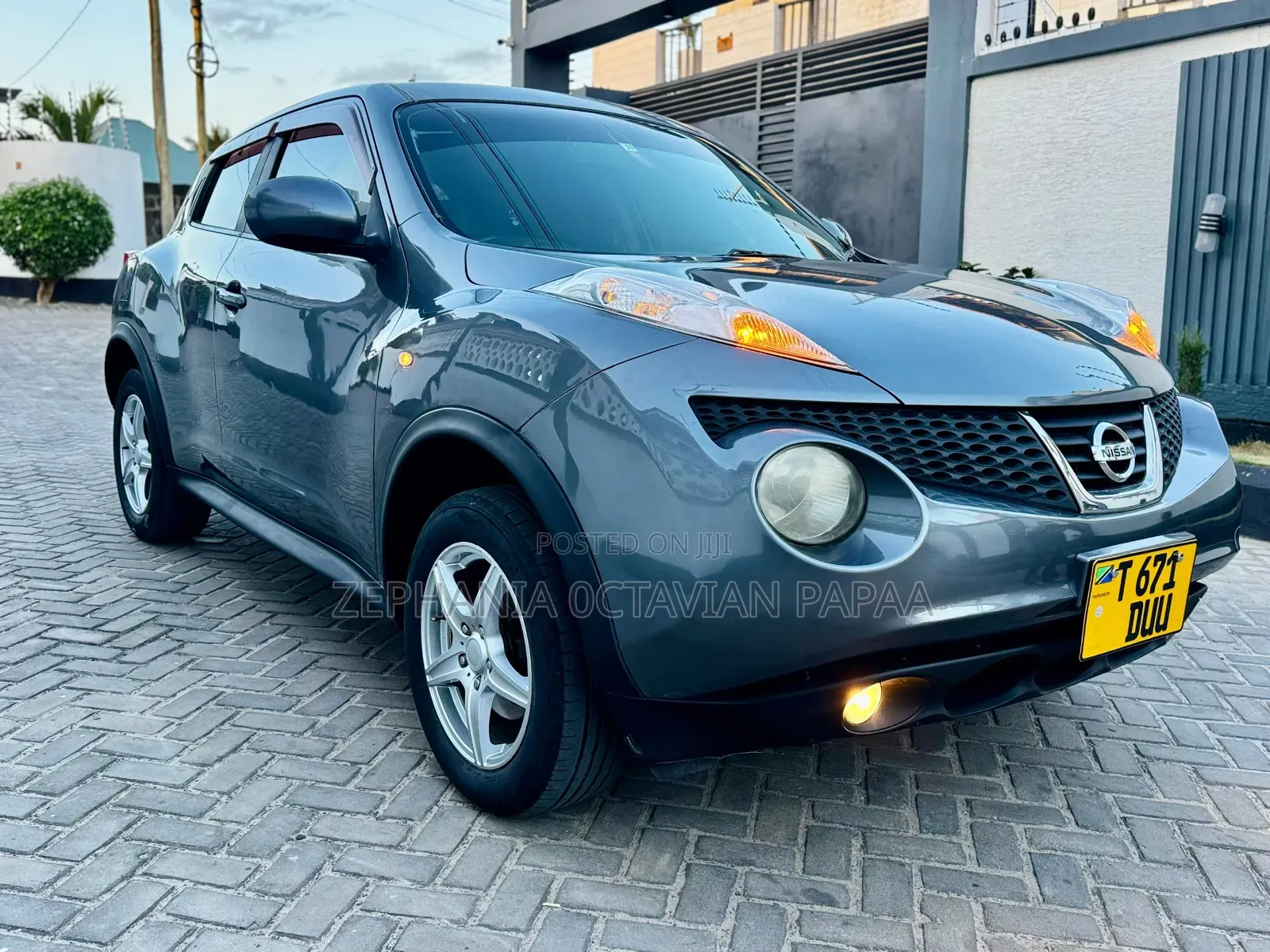 Nissan Juke 2011 Gray