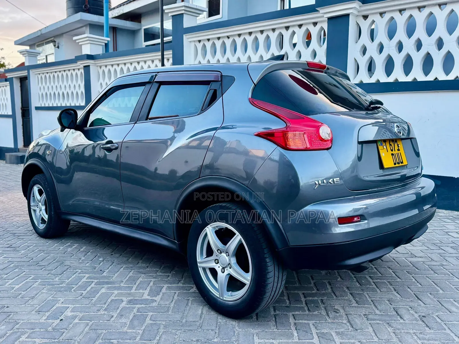 Nissan Juke 2011 Gray