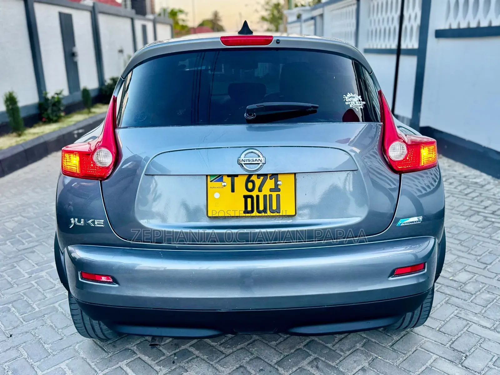 Nissan Juke 2011 Gray