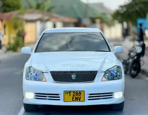 Toyota Crown 2006 White