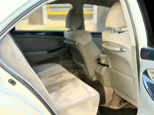 Toyota Crown 2006 White