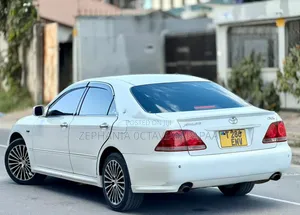 Toyota Crown 2006 White