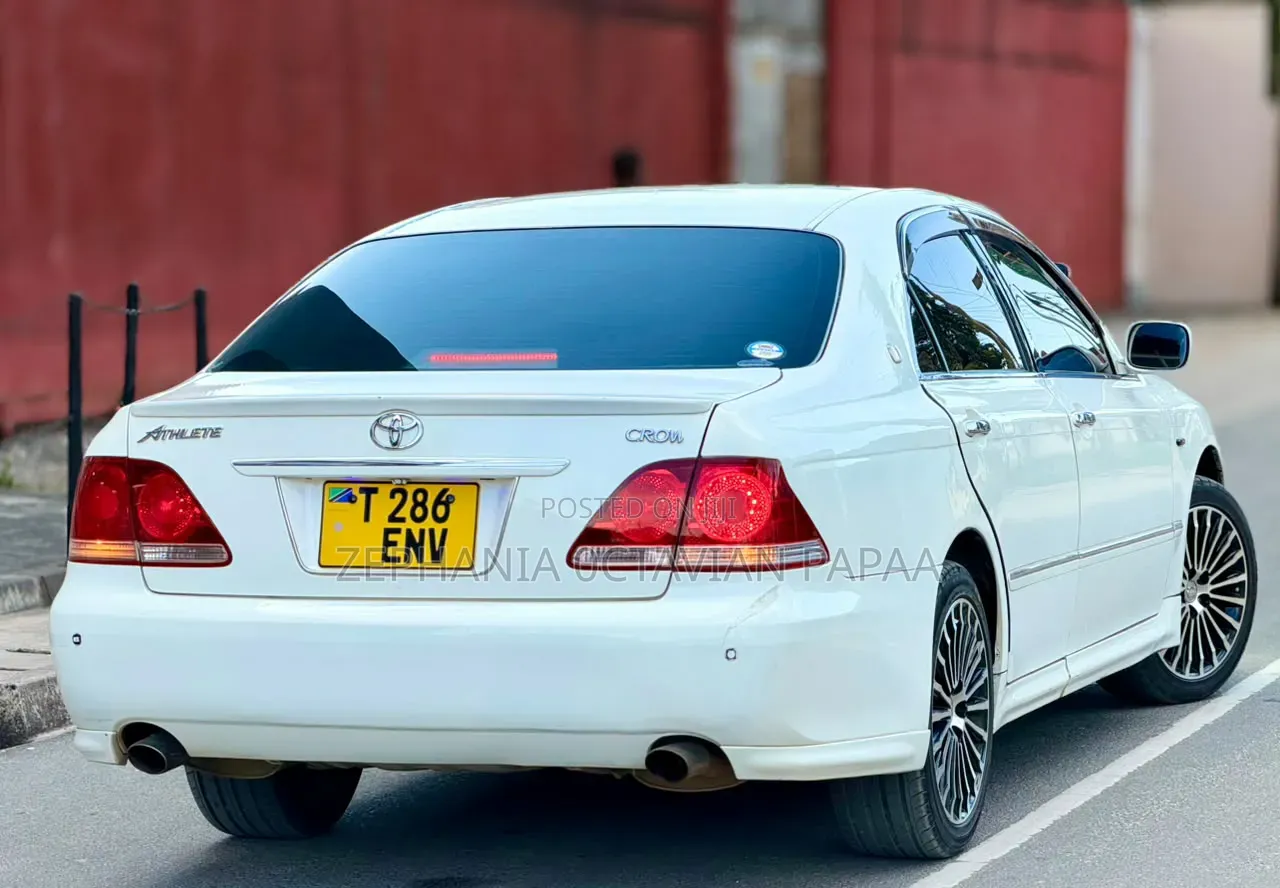 Toyota Crown 2006 White