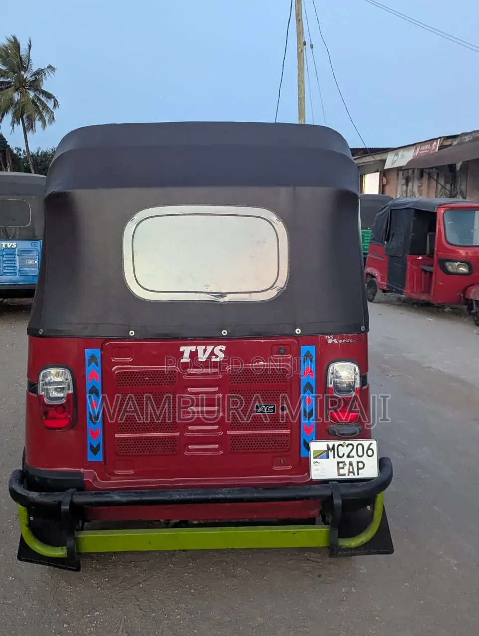 Bajaj Avenger 220 2025 Red