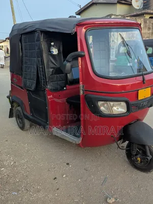 Bajaj Avenger 220 2025 Red