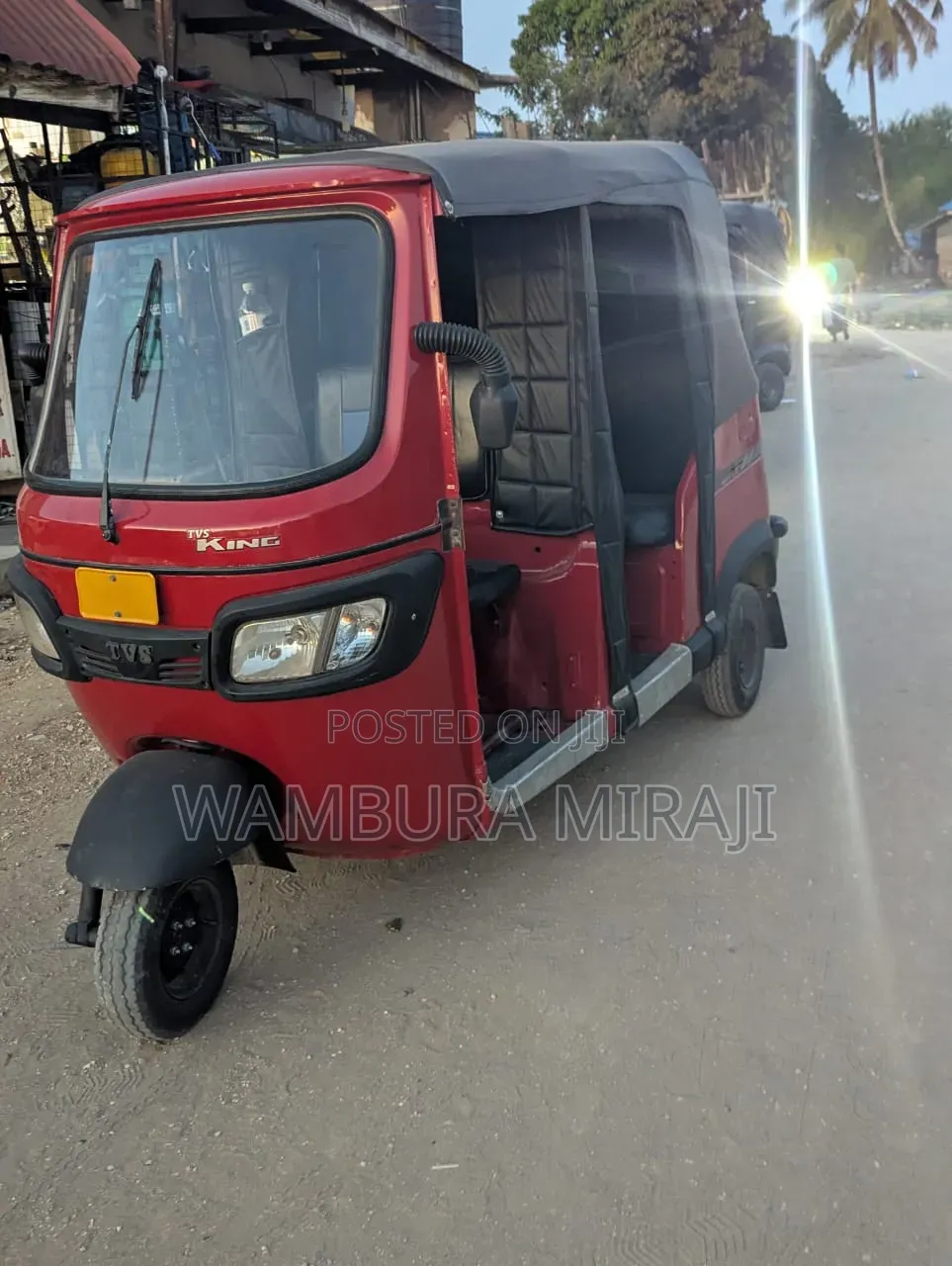Bajaj Avenger 220 2025 Red