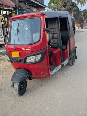 Bajaj Avenger 220 2025 Red