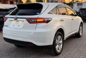 Toyota Harrier 2.0 2016 Pearl