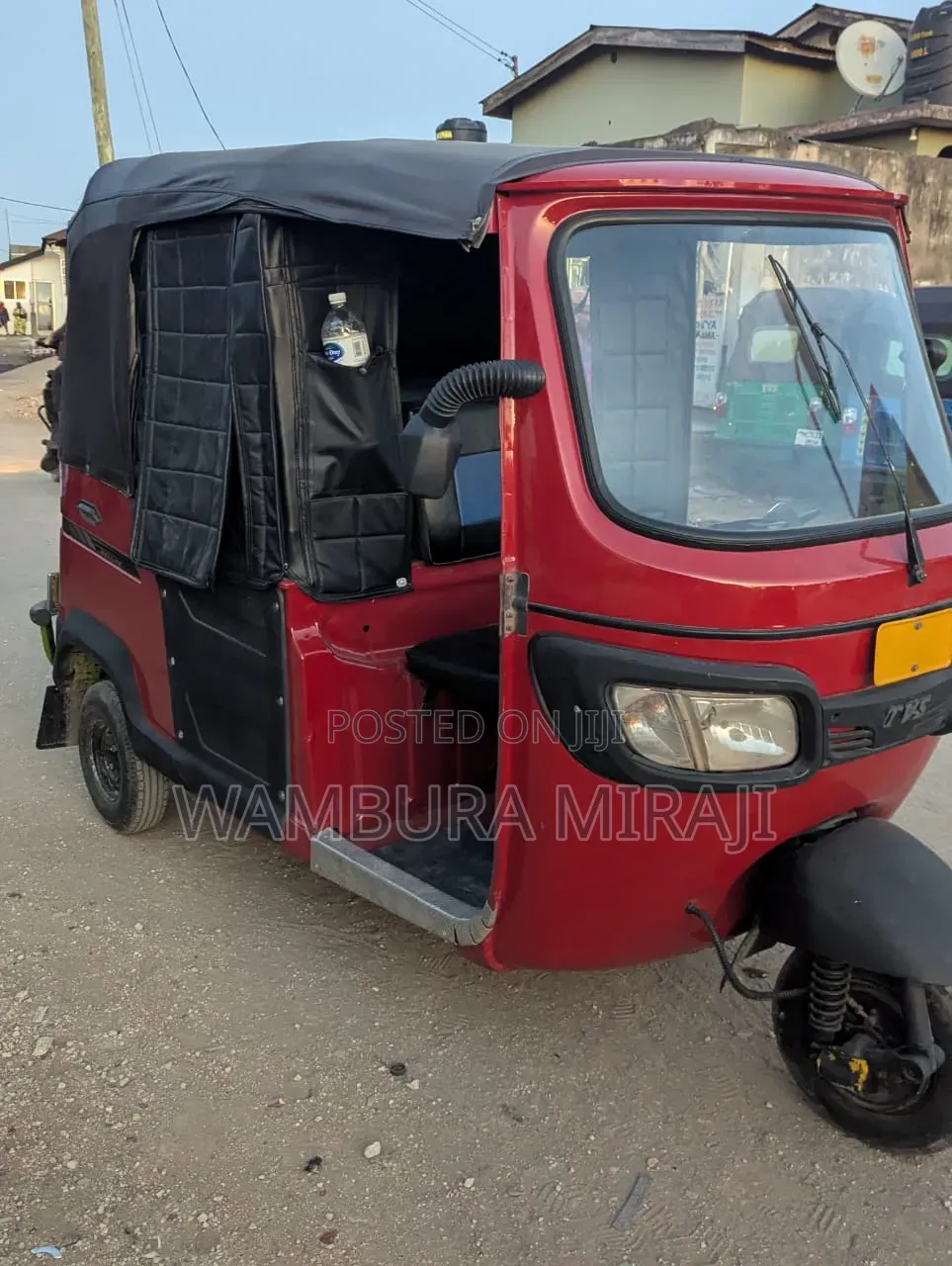 Bajaj Avenger 220 2025 Red