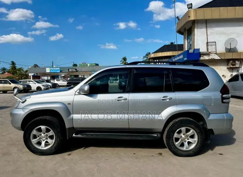 Toyota Land Cruiser Prado 2006 White