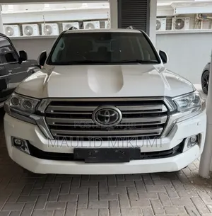 Toyota Land Cruiser 2019 White