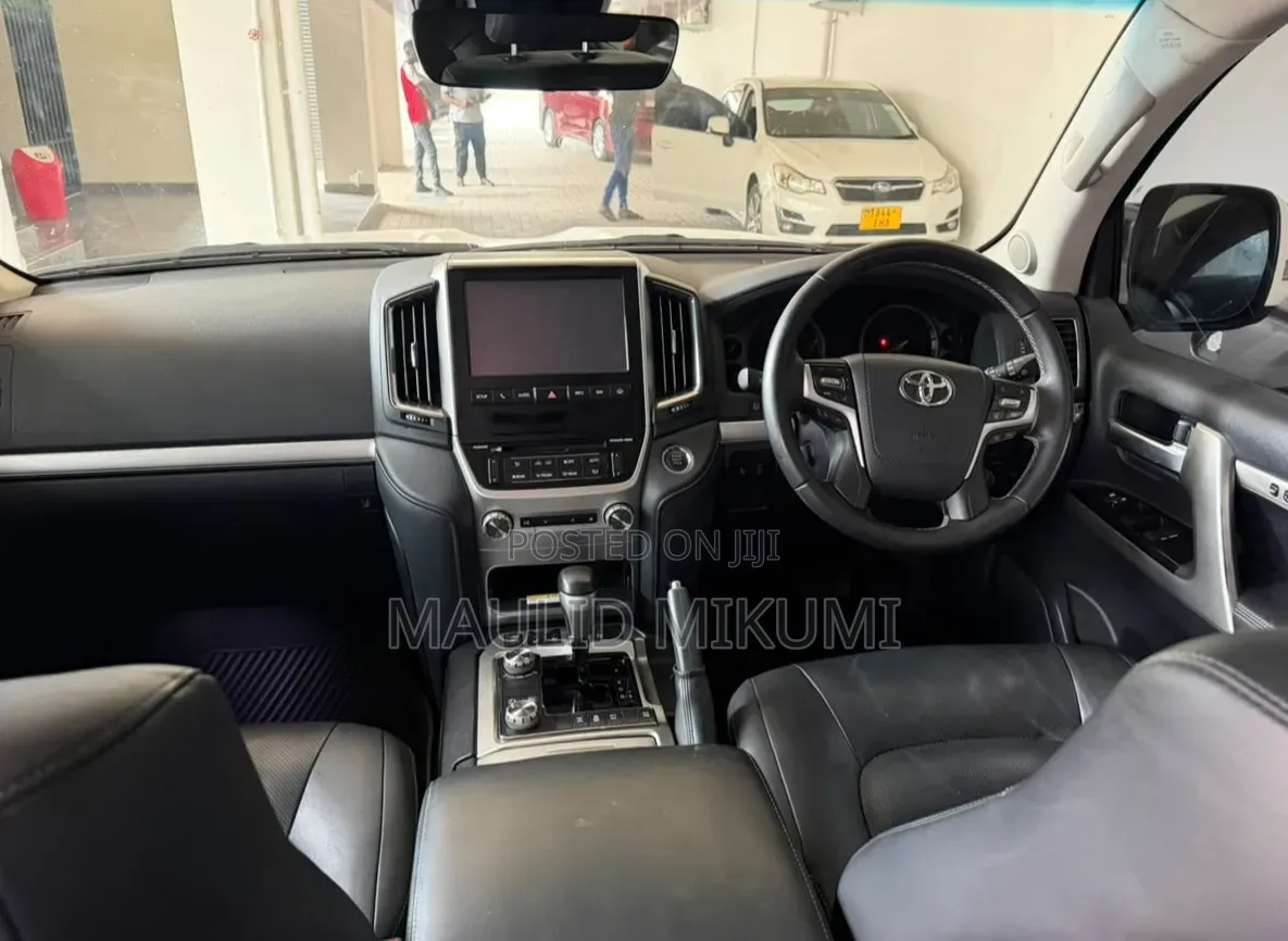 Toyota Land Cruiser 2019 White