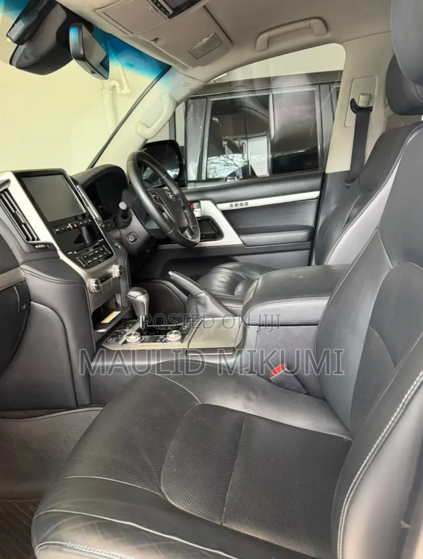 Toyota Land Cruiser 2019 White
