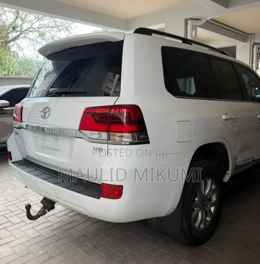Toyota Land Cruiser 2019 White