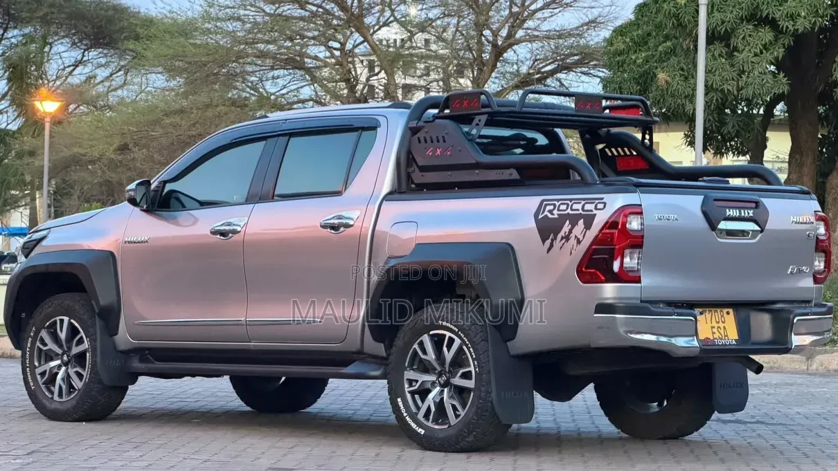Toyota Hilux 2020 Silver