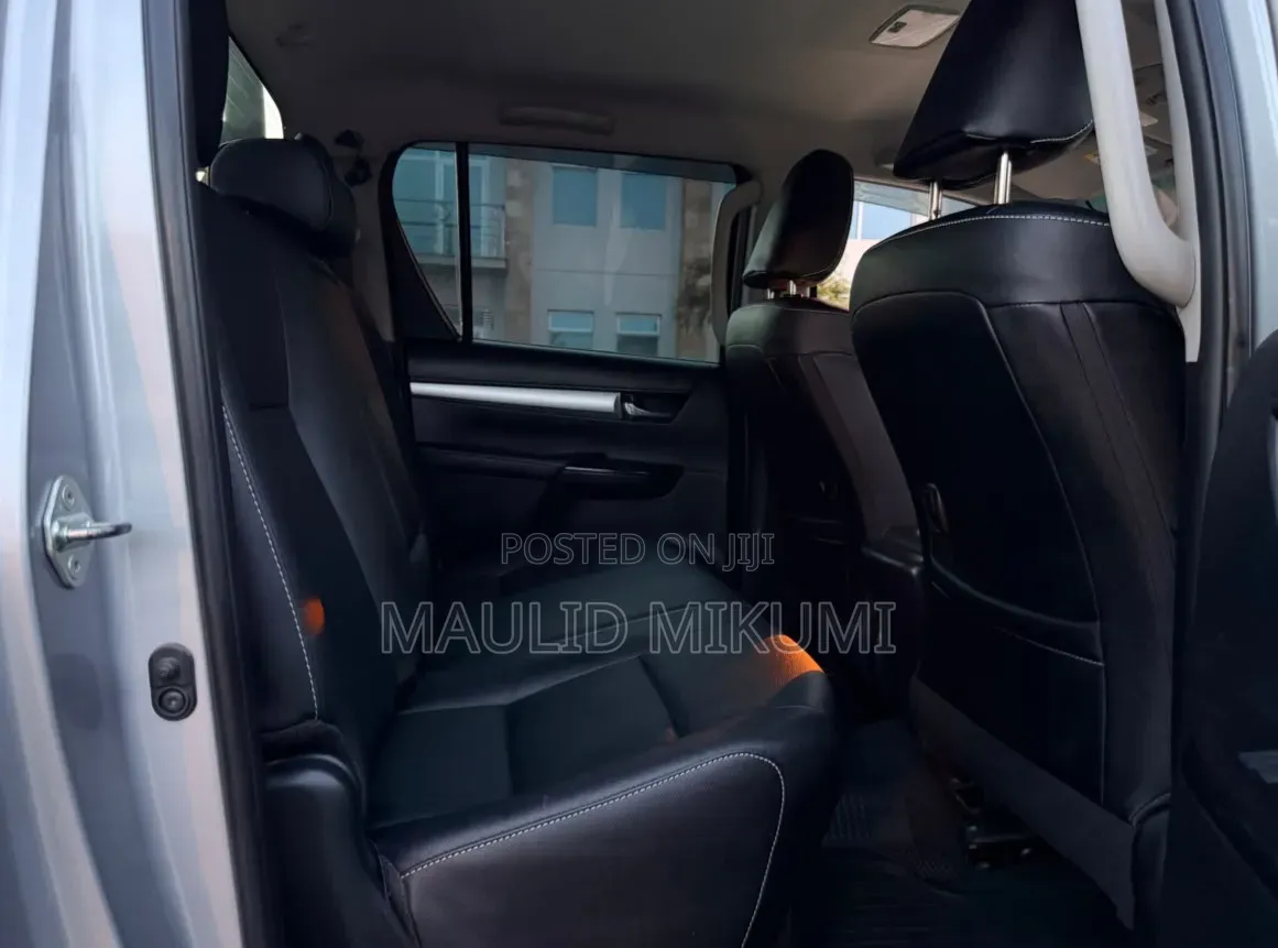 Toyota Hilux 2020 Silver