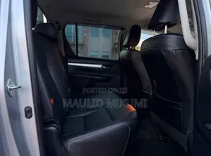 Toyota Hilux 2020 Silver