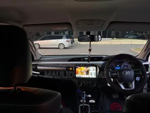 Toyota Hilux 2020 Silver