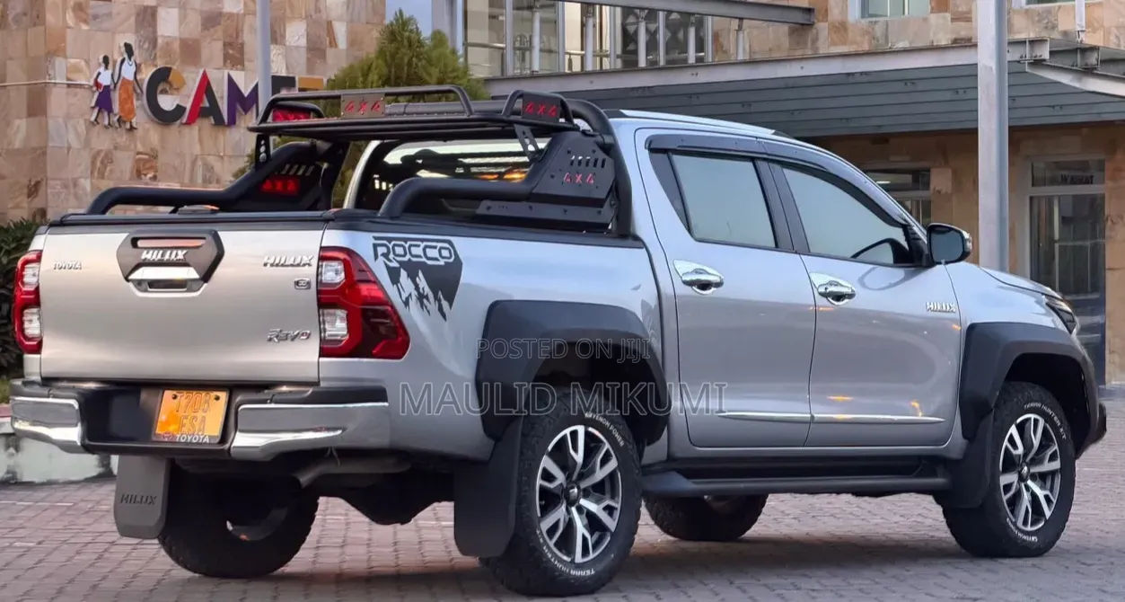 Toyota Hilux 2020 Silver