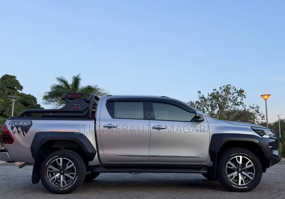 Toyota Hilux 2020 Burgundy