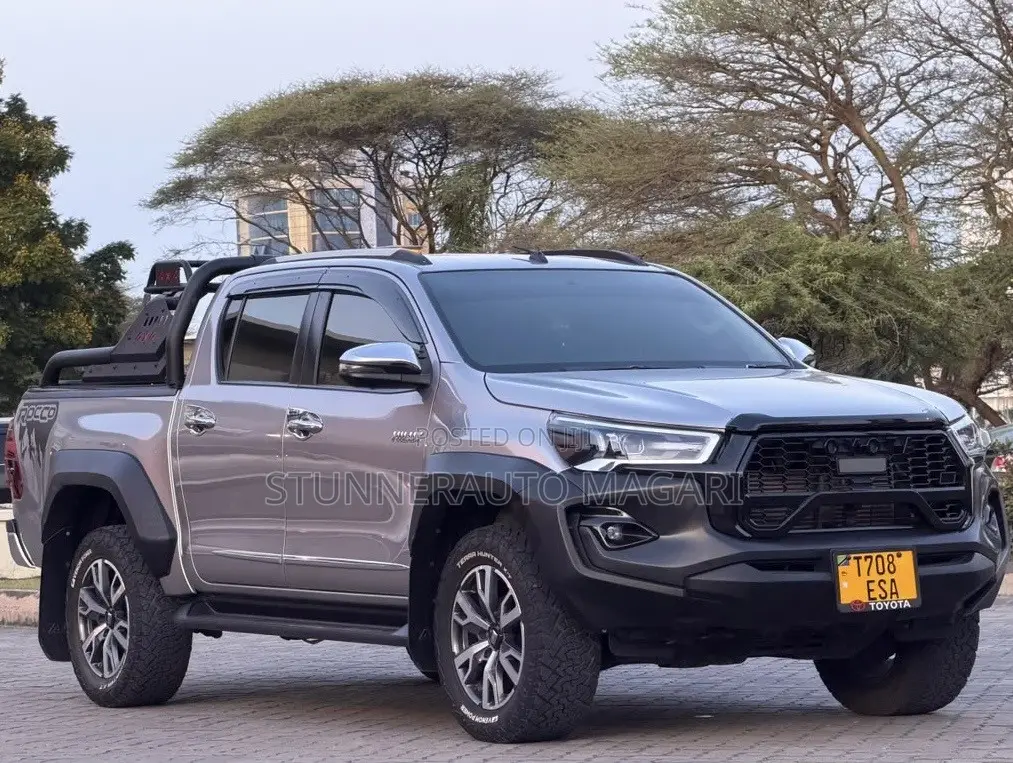 Toyota Hilux 2020 Burgundy