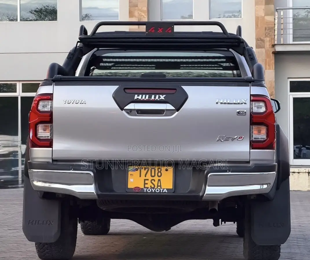 Toyota Hilux 2020 Burgundy