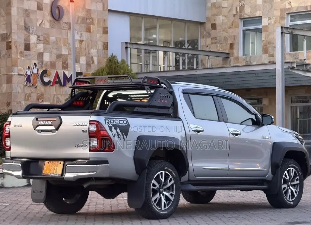 Toyota Hilux 2020 Burgundy