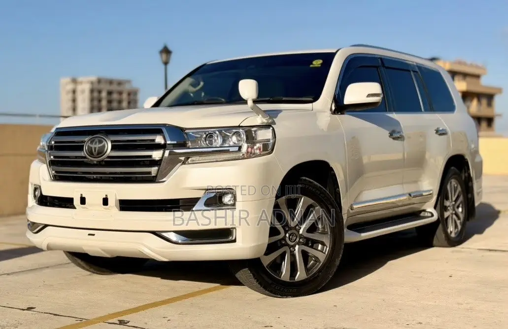 Toyota Land Cruiser 4.6 V8 ZX 2018 White