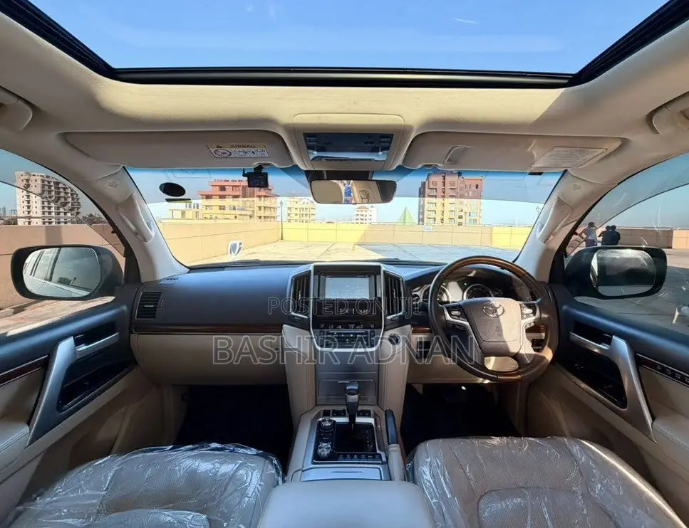 Toyota Land Cruiser 4.6 V8 ZX 2018 White