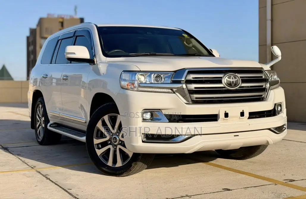 Toyota Land Cruiser 4.6 V8 ZX 2018 White