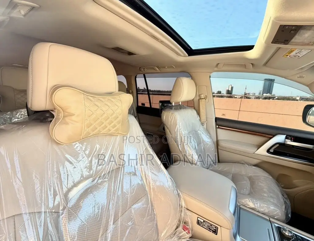 Toyota Land Cruiser 4.6 V8 ZX 2018 White