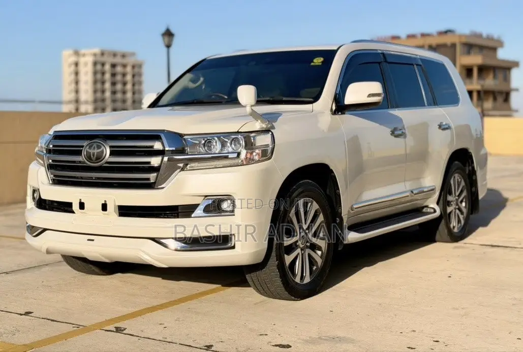 Toyota Land Cruiser 4.6 V8 ZX 2018 White