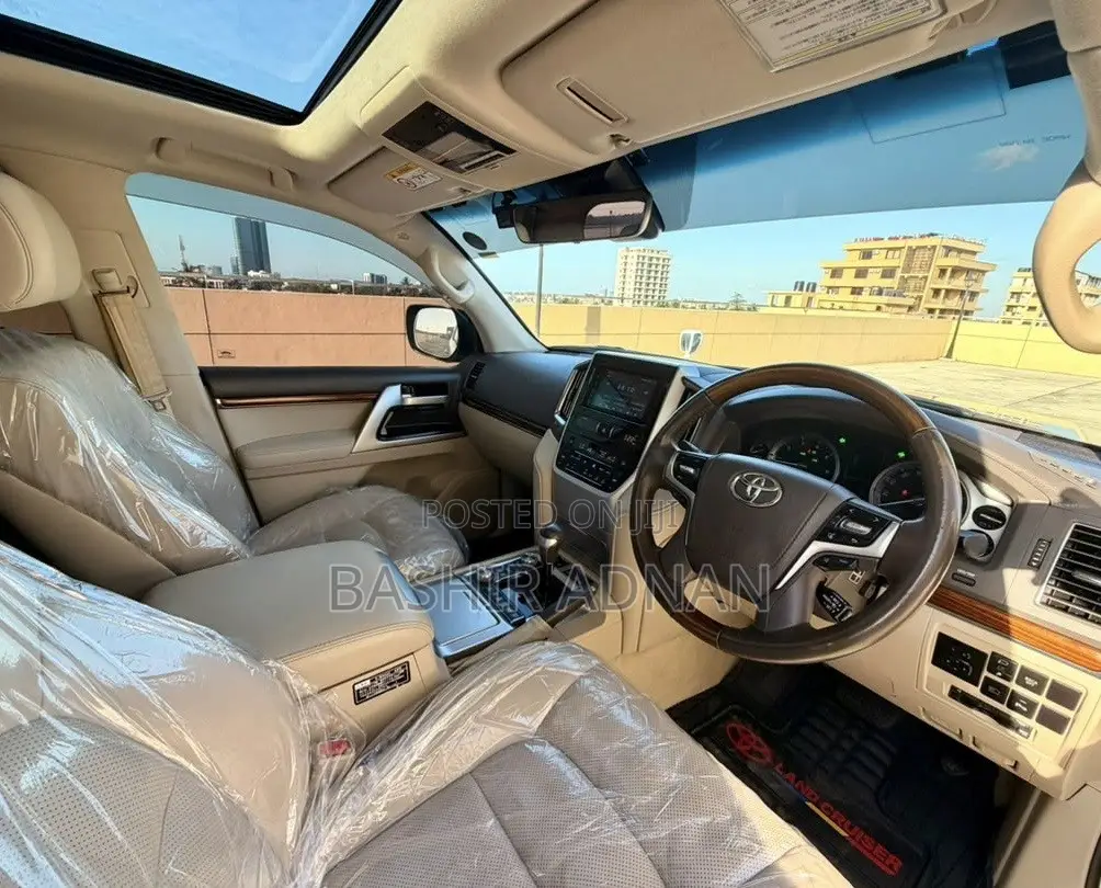 Toyota Land Cruiser 4.6 V8 ZX 2018 White