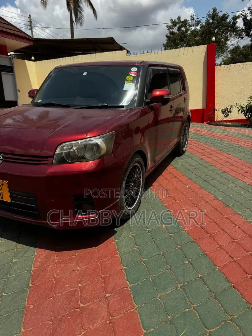 Toyota Corolla Rumion Hatchback 1.5 FWD 2010 Maroon