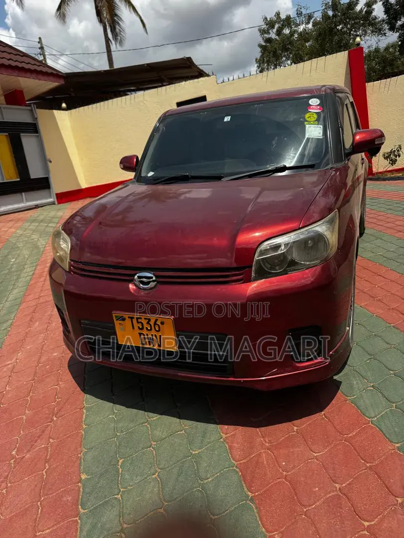 Toyota Corolla Rumion Hatchback 1.5 FWD 2010 Maroon